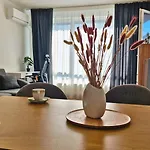 Chic, Sunny And Cozy One Bedroom Bliss Lägenhet *