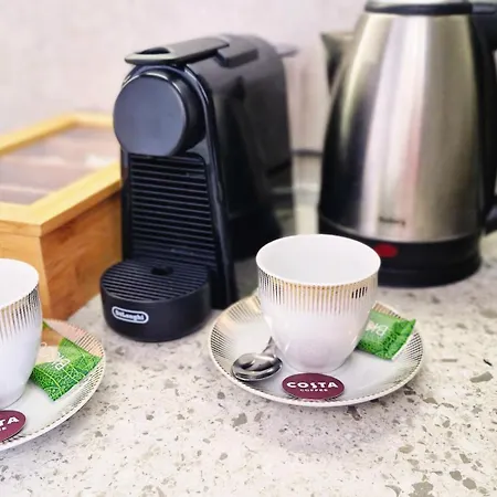 Chic, Sunny And Cozy One Bedroom Bliss Lejlighed