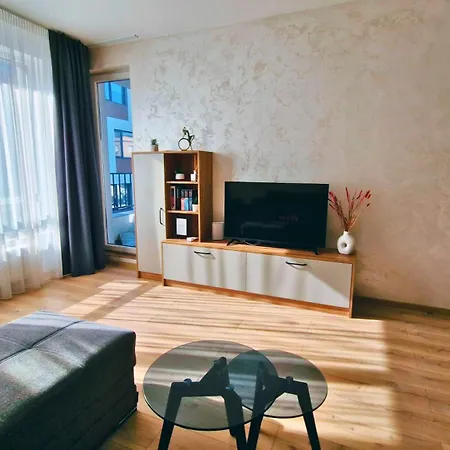 Appartamento Chic, Sunny And Cozy One Bedroom Bliss