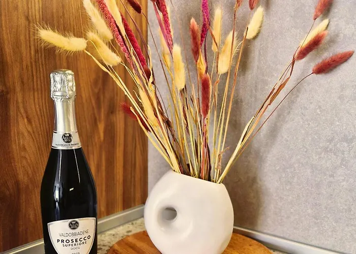 Chic, Sunny And Cozy One Bedroom Bliss Lejlighed