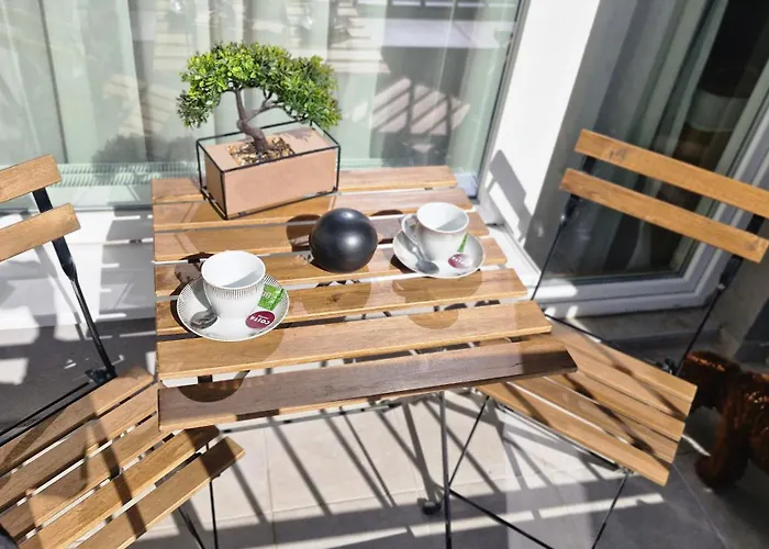 Chic, Sunny And Cozy One Bedroom Bliss Lejlighed