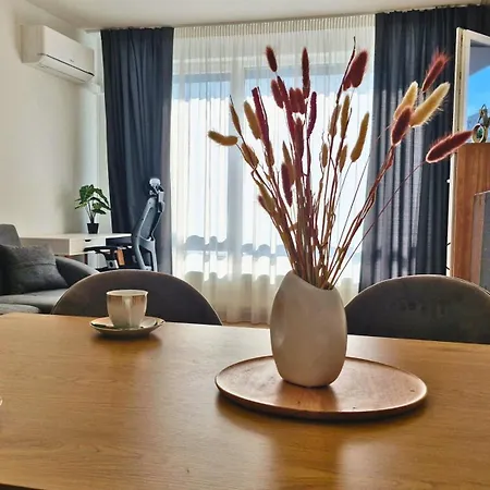 Chic, Sunny And Cozy One Bedroom Bliss Apartman *