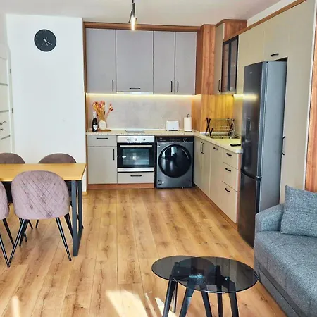 Chic, Sunny And Cozy One Bedroom Bliss *