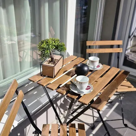 Chic, Sunny And Cozy One Bedroom Bliss *