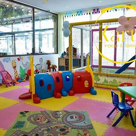 Апартаменти Modern With Free Parking And Balcony *