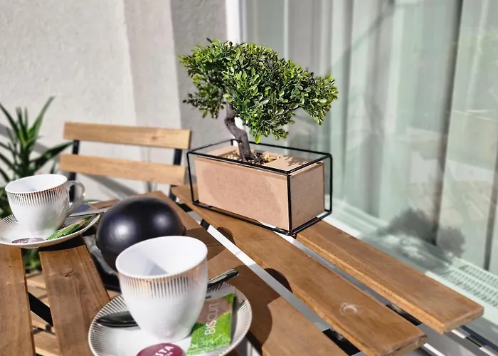 Chic, Sunny And Cozy One Bedroom Bliss Warna