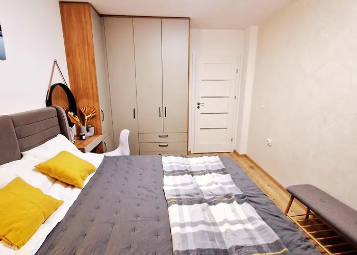 Chic, Sunny And Cozy One Bedroom Bliss * Warna