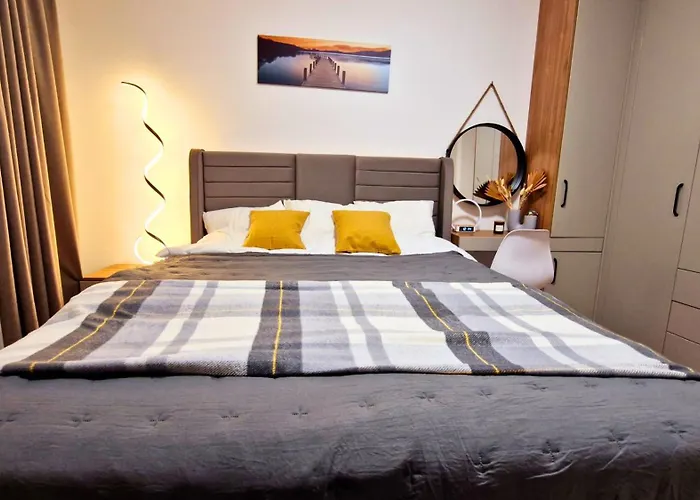 Chic, Sunny And Cozy One Bedroom Bliss Apartment